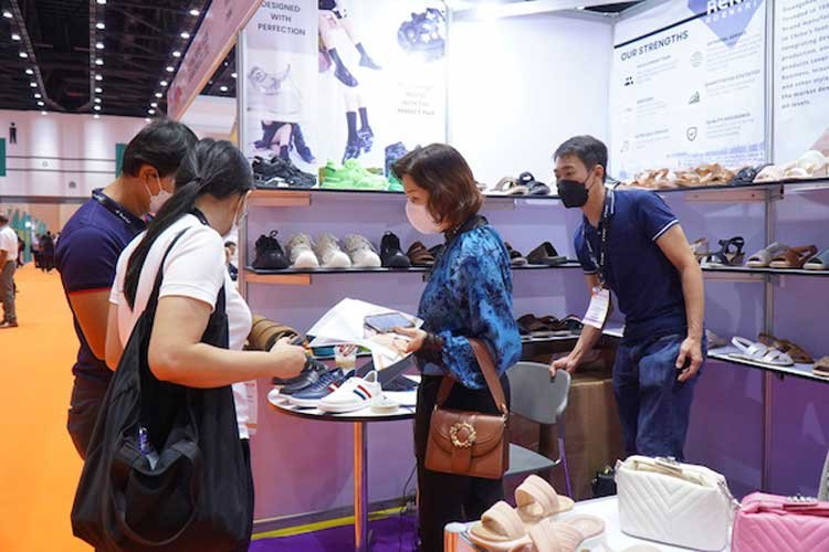 Moda y negocios de zapatos y bolsos en Fashion Access Dubai 2023