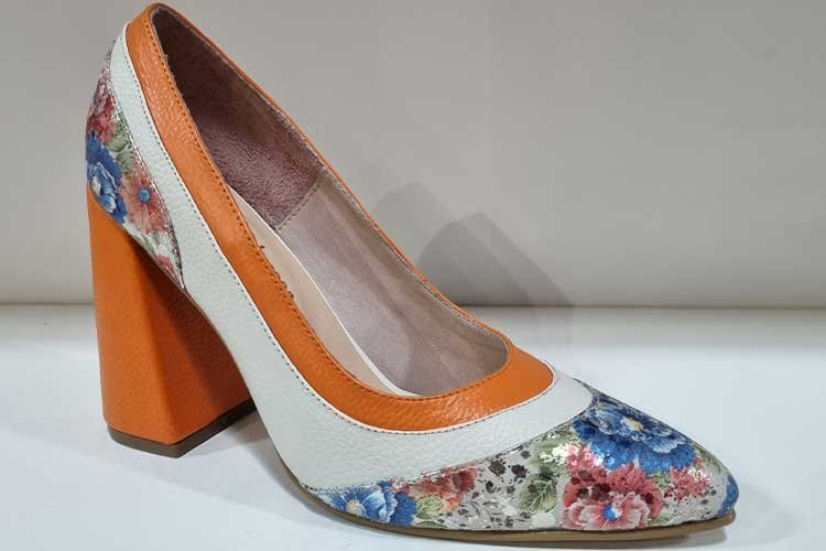 Colores intensos y tacones en colección de zapatos de Silvia Tavera