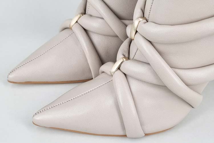 Diseño, estilo y sofisticación en colección de zapatos Carrano